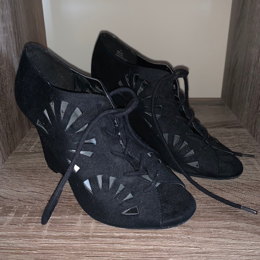 Covered Black Heels With Cute Sun Cutout!